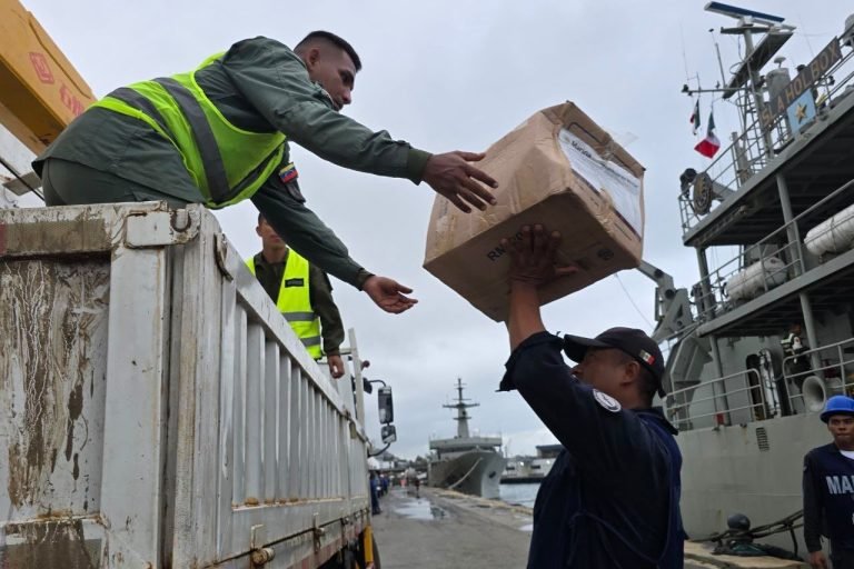 Armada de México llega a La Guaira con cuatro plantas potabilizadoras móviles