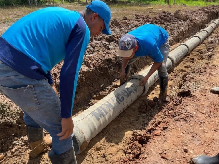 Gobierno Bolivariano avanza en la instalación de colector para atender a 1.314 familias en Apure