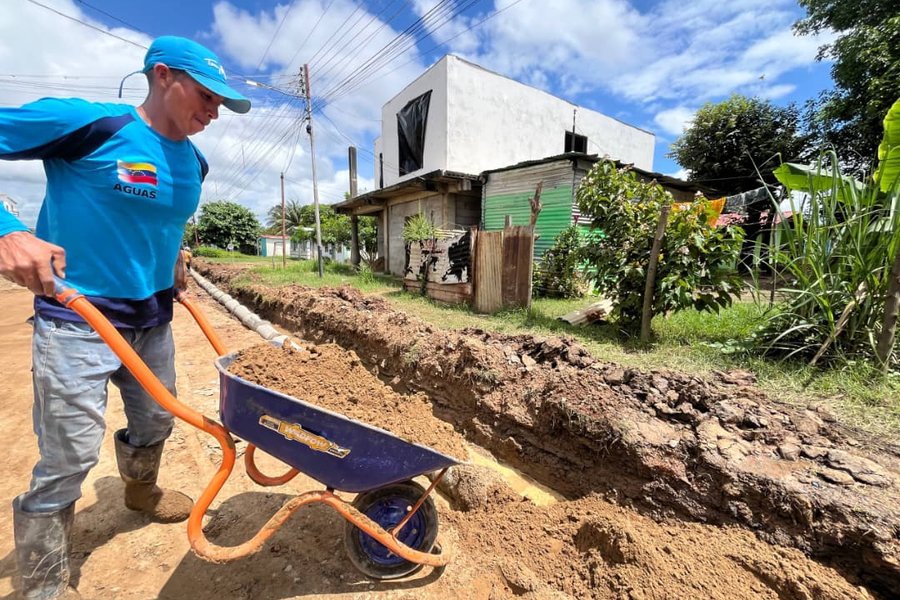 Gobierno Bolivariano avanza en la instalación de colector para atender a 1.314 familias en Apure