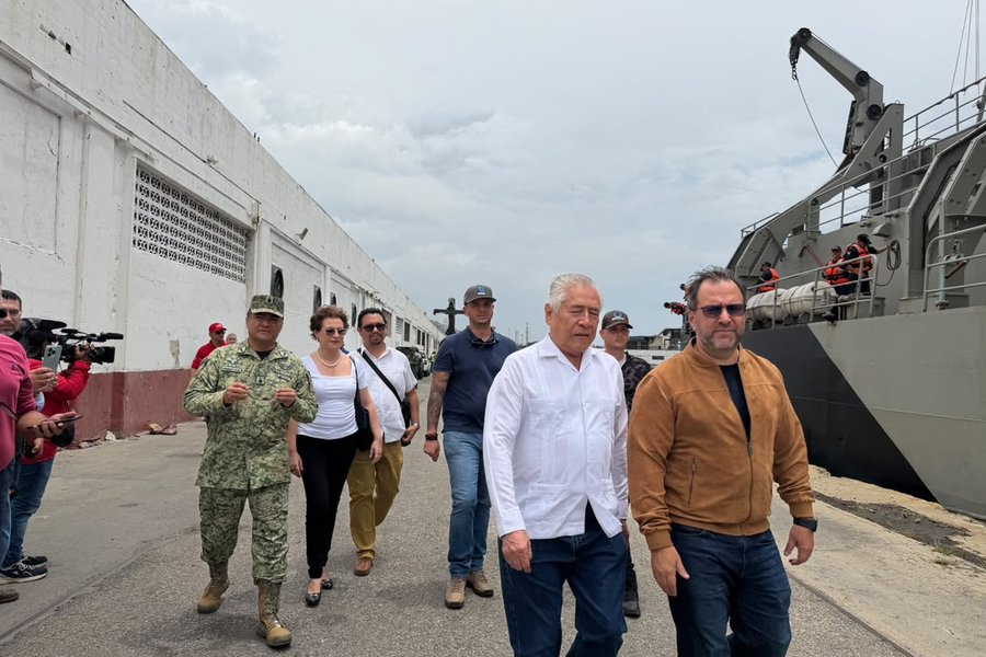 Armada de México llega a La Guaira con cuatro plantas potabilizadoras móviles