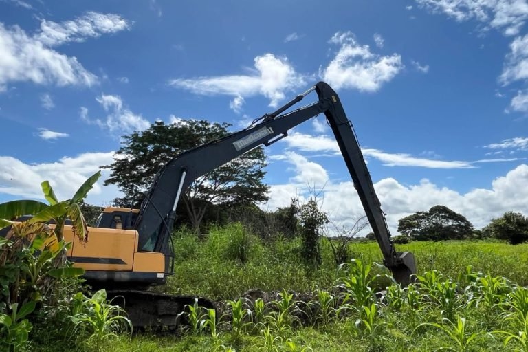 Gobierno Bolivariano avanza en la instalación de colector para atender a 1.314 familias en Apure