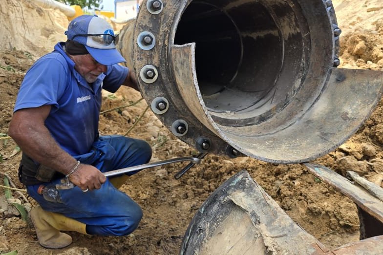 Hidroven culmina reparación de tubería de 24 pulgadas y restablece agua potable a 2.300 familias falconianas