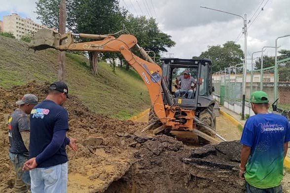 Hidroven repara incidencia en servicio hídrico en Los Valles del Tuy