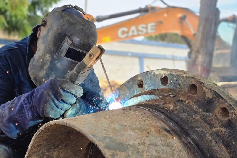 Hidroven culmina reparación de tubería de 24 pulgadas y restablece agua potable a 2.300 familias falconianas