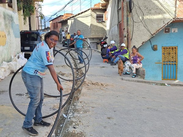 Avanza proyecto comunitario para optimizar servicio hídrico a 405 familias de la parroquia San Juan