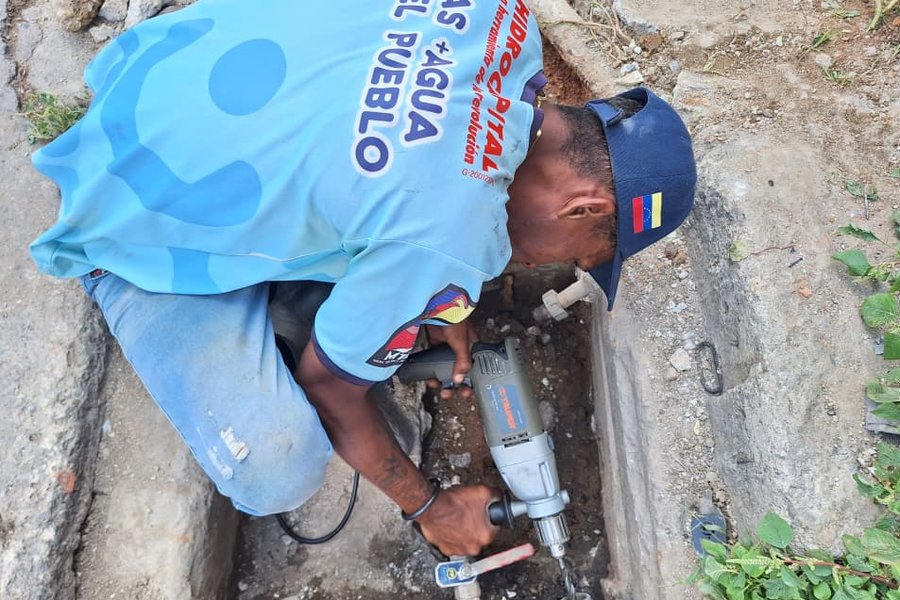Avanza proyecto comunitario para optimizar servicio hídrico a 405 familias de la parroquia San Juan