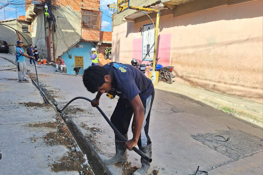 Avanza proyecto comunitario para optimizar servicio hídrico a 405 familias de la parroquia San Juan