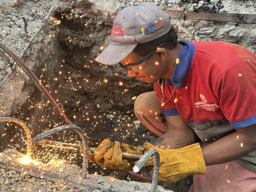 Gobierno Bolivariano optimiza red hídrica en el sector La Majada