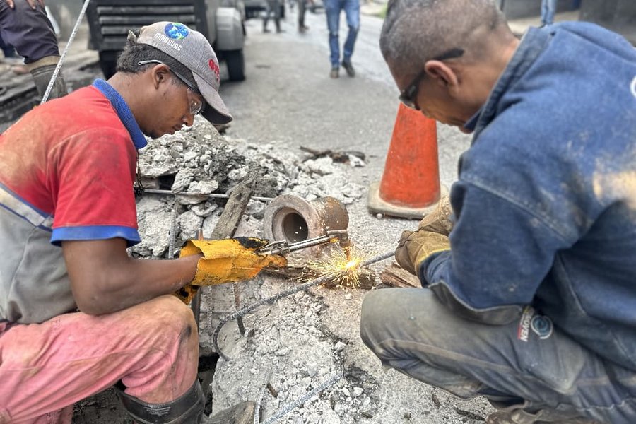 Gobierno Bolivariano optimiza red hídrica en el sector La Majada