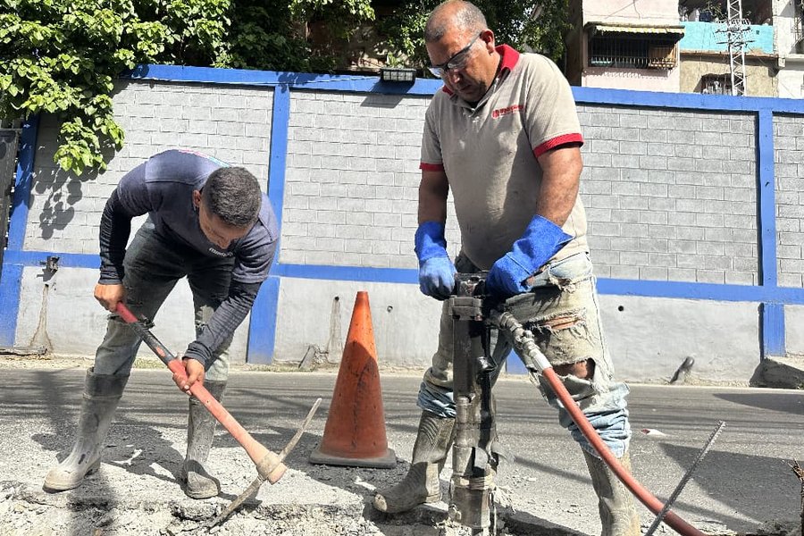 Gobierno Bolivariano optimiza red hídrica en el sector La Majada