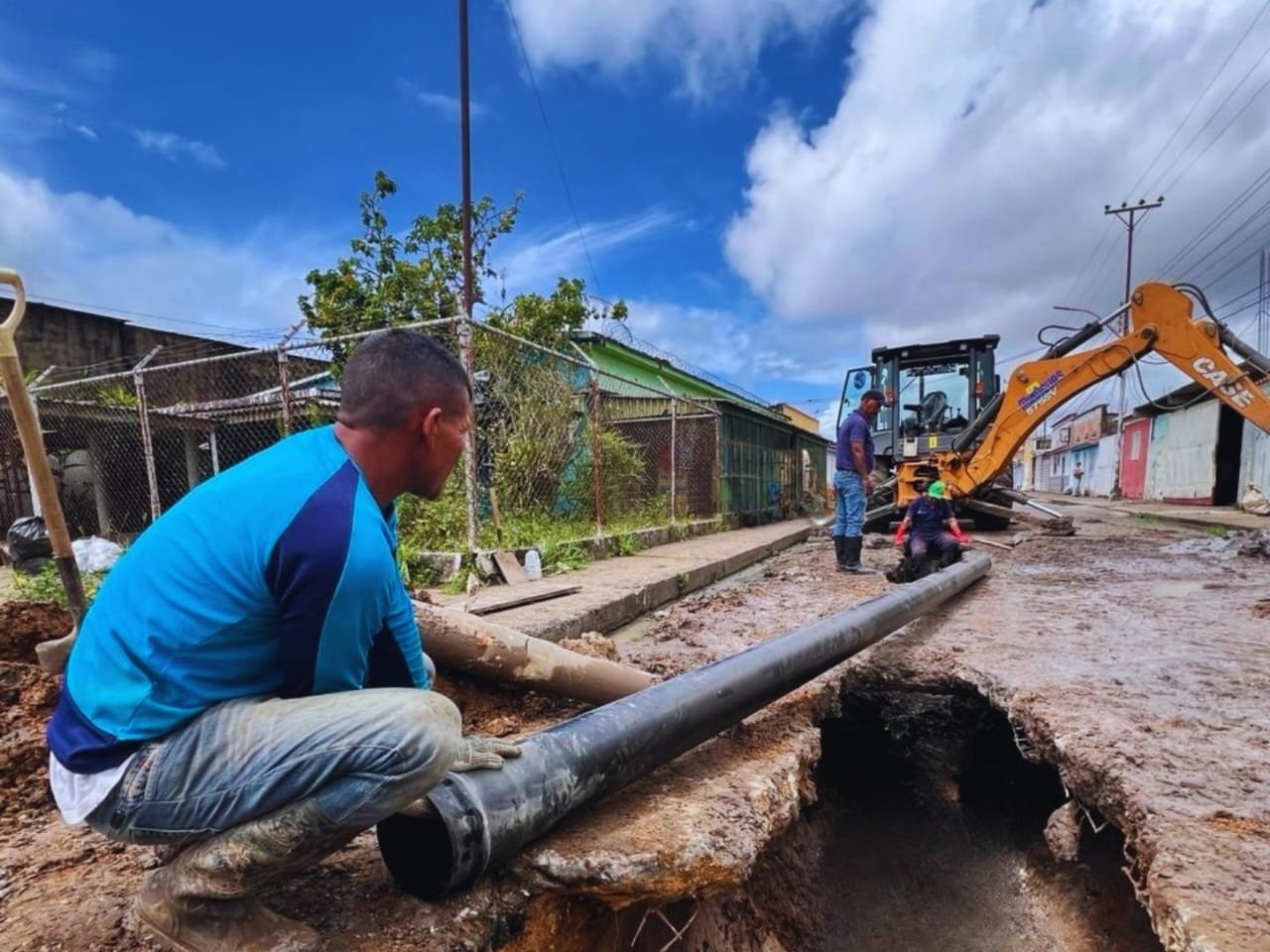 Sustituyen 10 metros de colector en el sector El Paraíso de Maturín