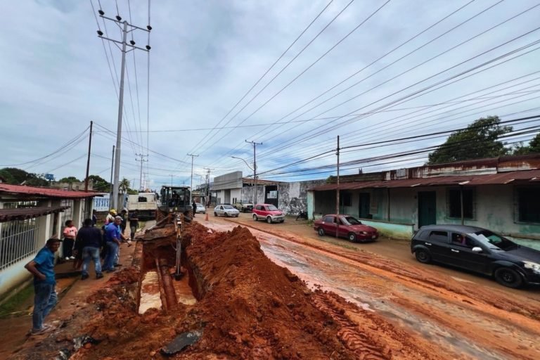 MinAguas sustituye 6 metros de tubería principal en la parroquia Boquerón de Maturín