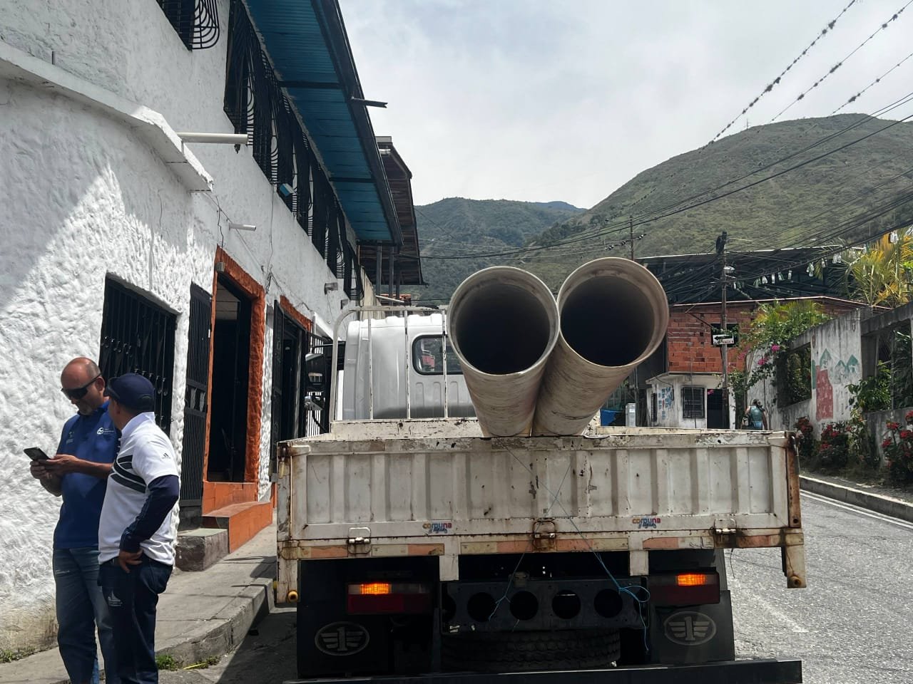 Mérida | Hidroven sustituye nueve metros de tubería en la urbanización Carlos Sánchez