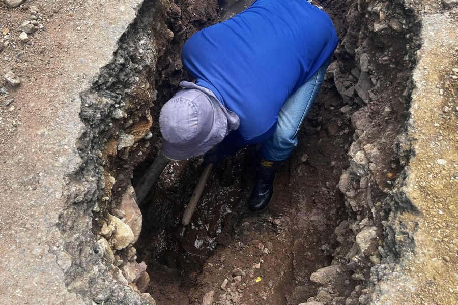 Mérida | Hidroven sustituye nueve metros de tubería en la urbanización Carlos Sánchez