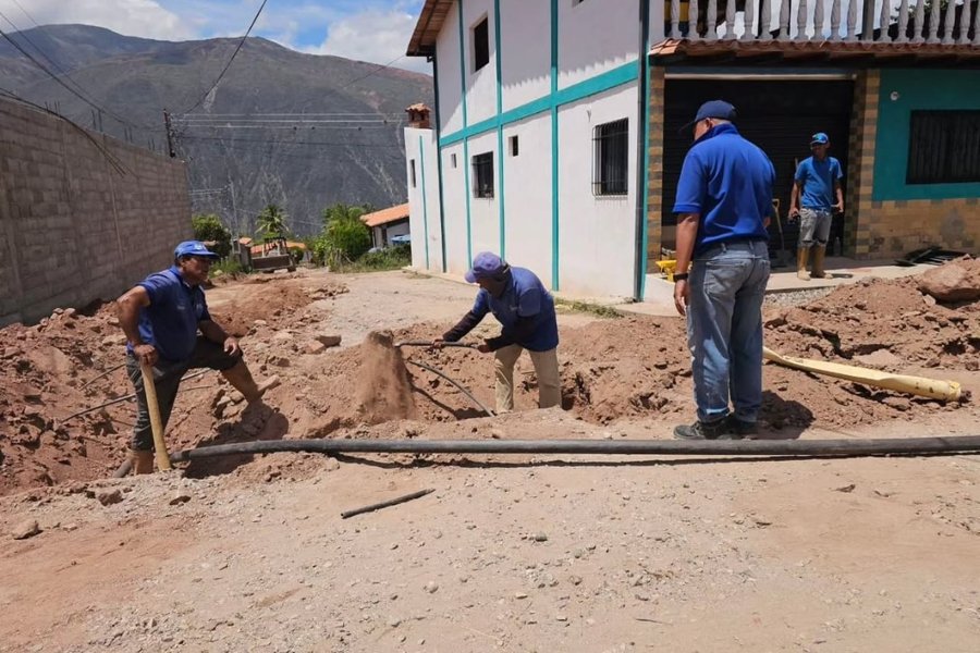 Mérida | Con 170 metros de tubería Hidroven optimiza red de agua potable en Sucre
