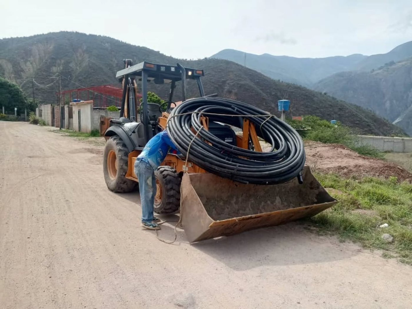 Mérida | Con 170 metros de tubería Hidroven optimiza red de agua potable en Sucre