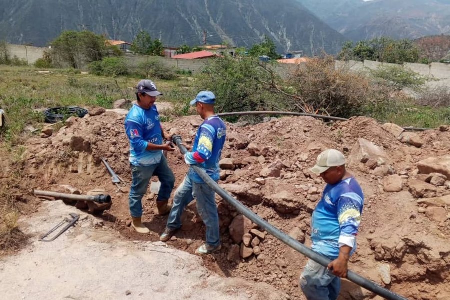 Mérida | Con 170 metros de tubería Hidroven optimiza red de agua potable en Sucre