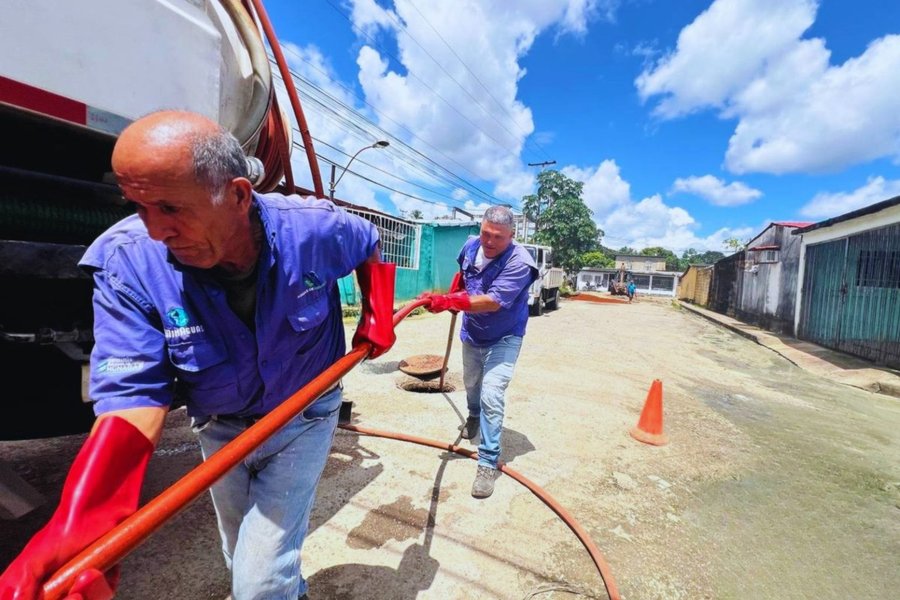 Sustituyen 9 metros de colector para aguas servidas en Monagas