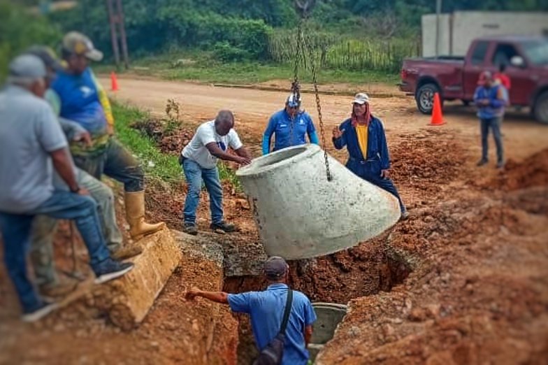Construyen colector para aguas servidas en la parroquia Churuguara del estado Falcón