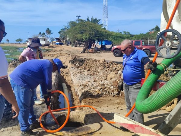 Gobierno Bolivariano construye 110 metros de colector y una boca de visita en La Vela de Coro