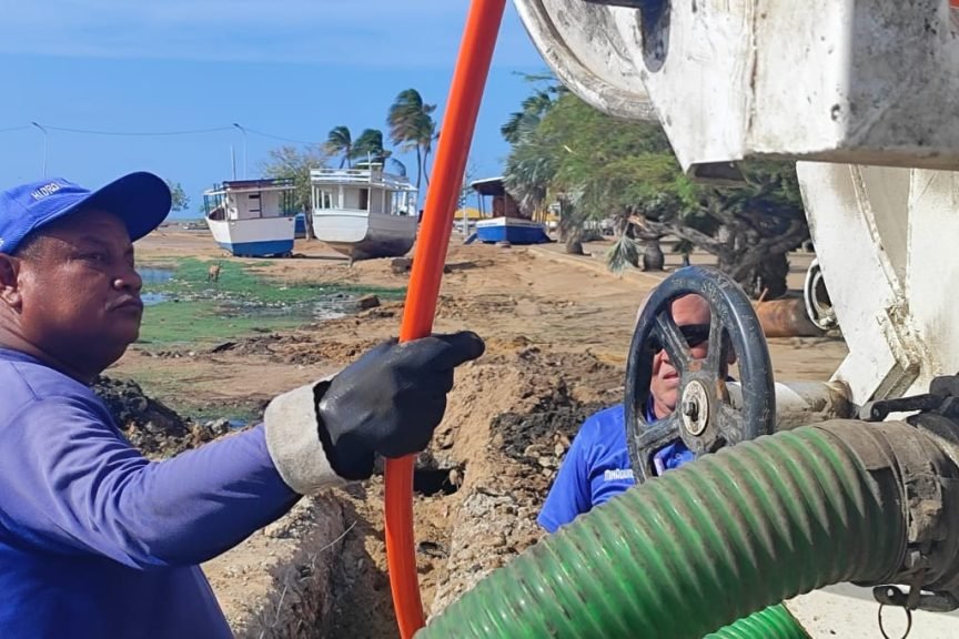 Gobierno Bolivariano construye 110 metros de colector y una boca de visita en La Vela de Coro