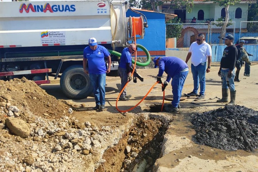 Gobierno Bolivariano construye 110 metros de colector y una boca de visita en La Vela de Coro
