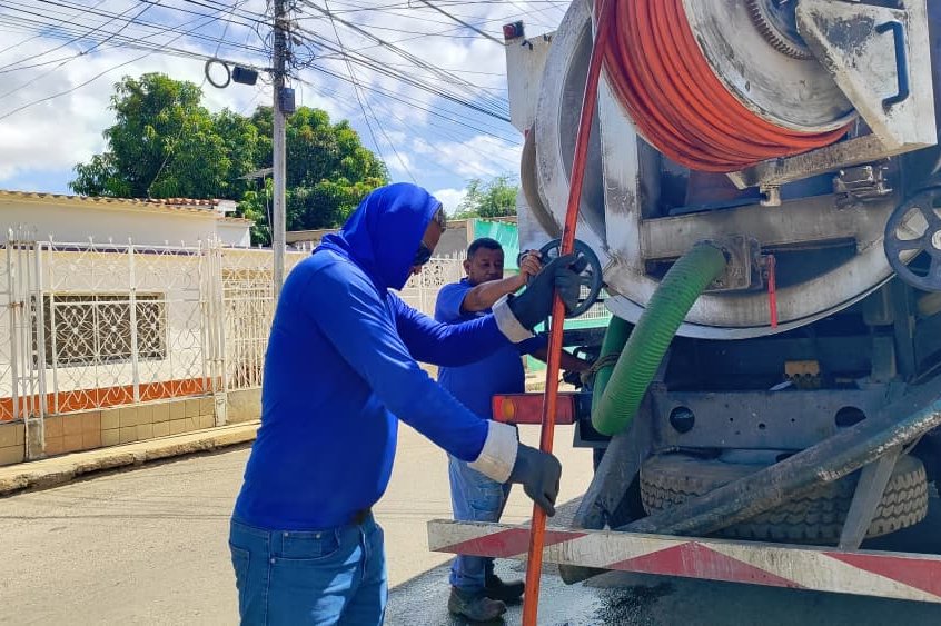 Sustituyen 50 metros de colector en el sector La Guinea de Coro