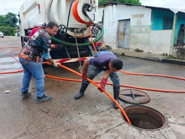 Ejecutan labores de mantenimiento en la red de colectores de aguas servidas en Delta Amacuro