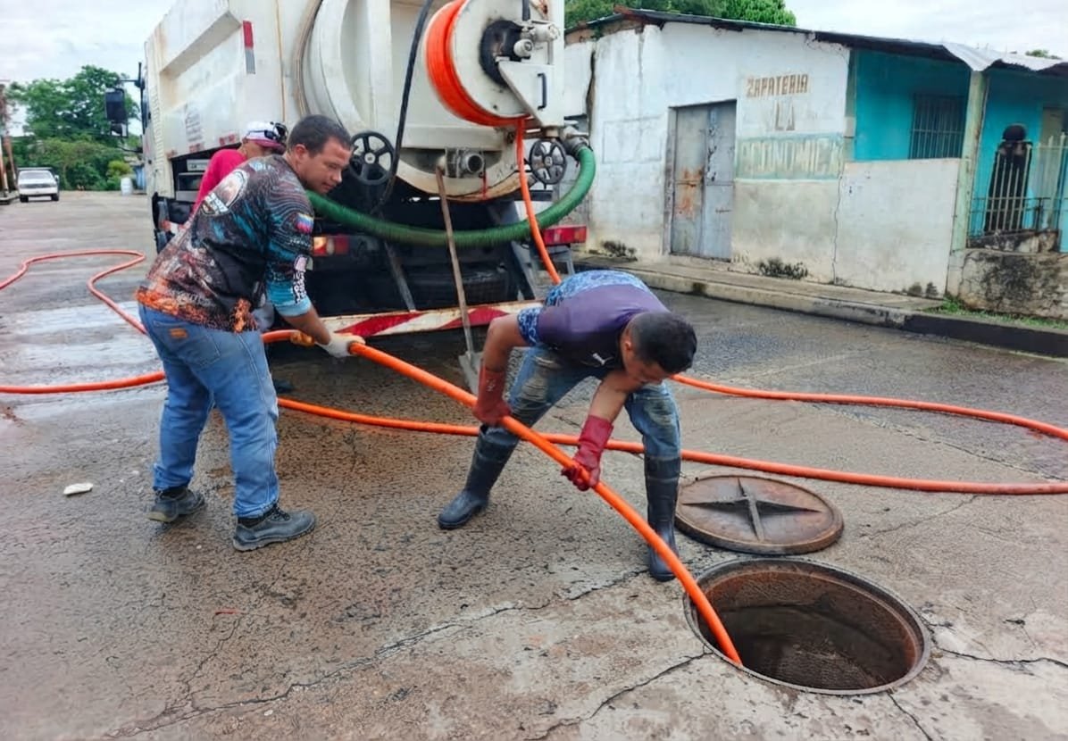 Ejecutan labores de mantenimiento en la red de colectores de aguas servidas en Delta Amacuro
