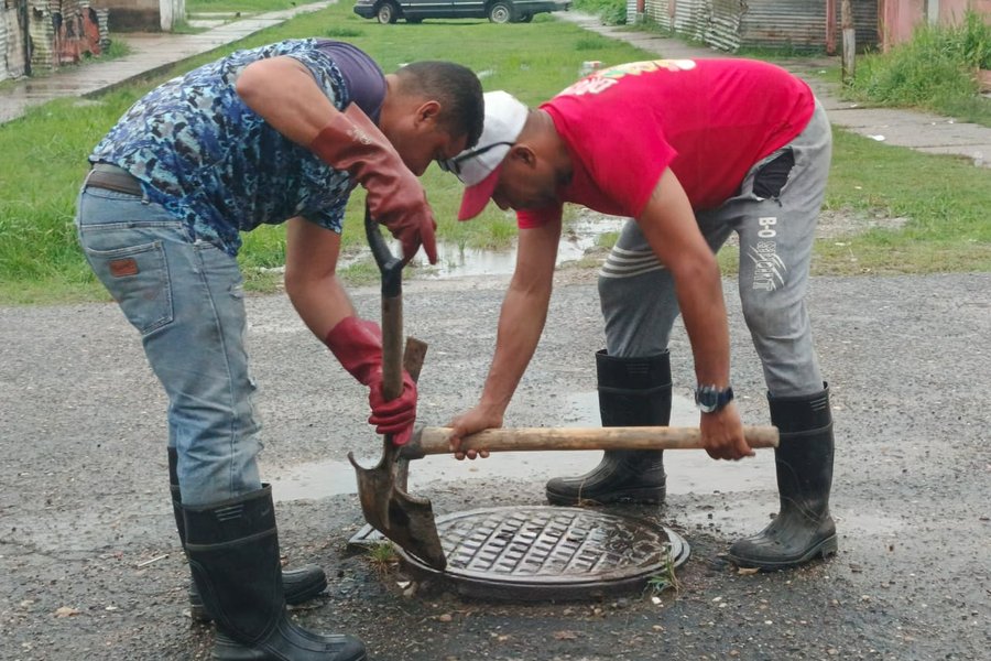 Ejecutan labores de mantenimiento en la red de colectores de aguas servidas en Delta Amacuro