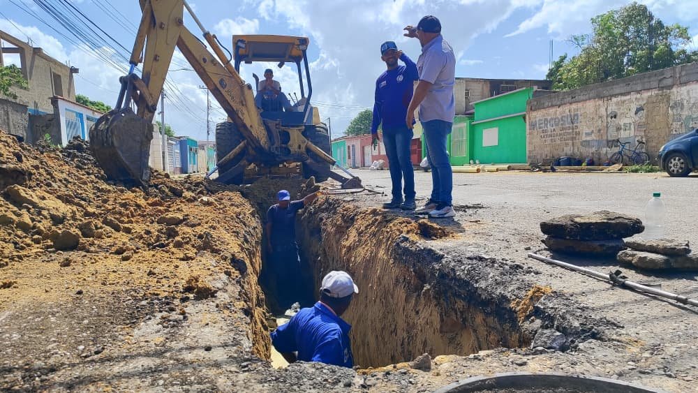 Sustituyen 50 metros de colector en el sector La Guinea de Coro