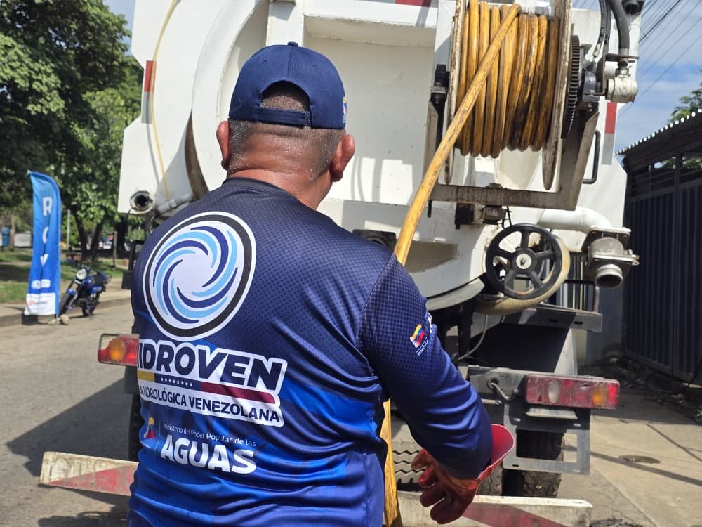 Gobierno nacional optimiza red de agua potable en la parroquia Corazón de Jesús tras Consulta Popular