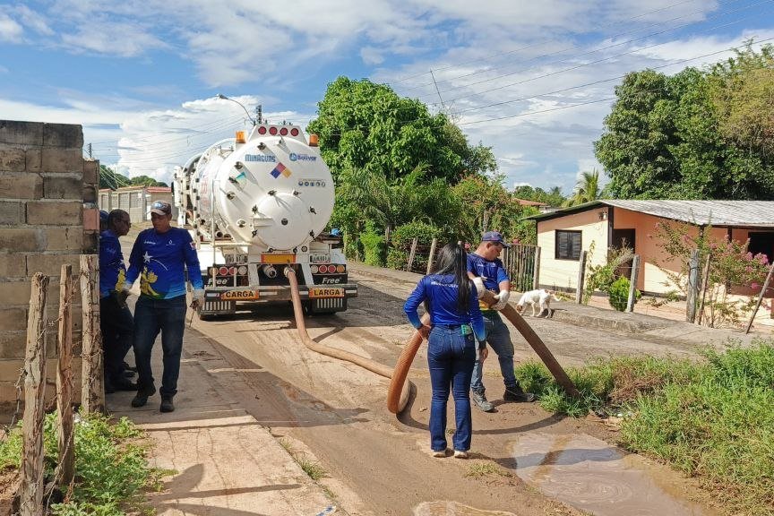 Bolívar | Hidroven ejecuta plan de mantenimiento en colectores de aguas servidas en El Palmar