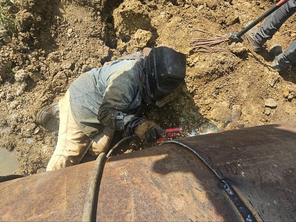 MinAguas realiza mantenimiento correctivo en tubería de agua potable en Zulia