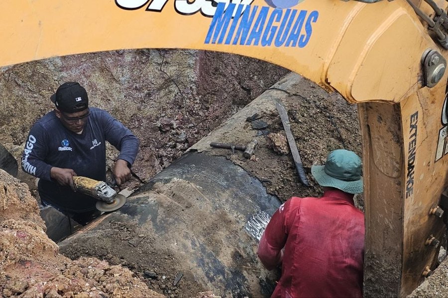 MinAguas realiza mantenimiento correctivo en tubería de agua potable en Zulia