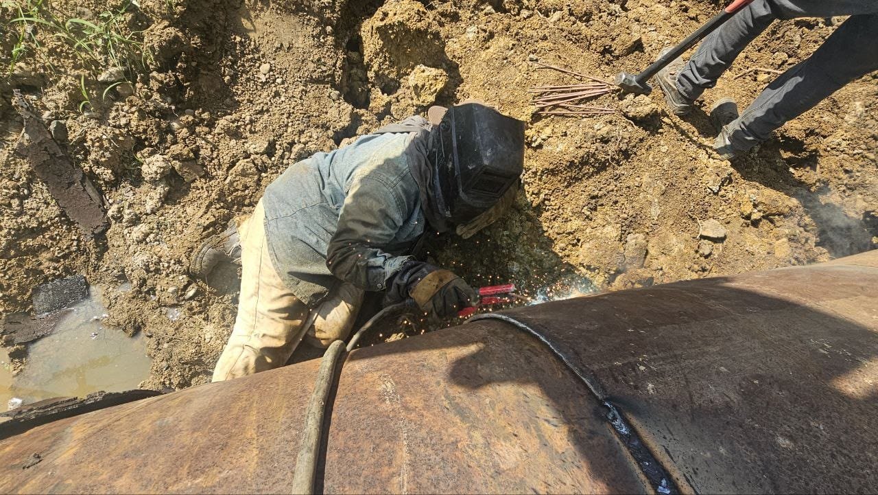 MinAguas realiza mantenimiento correctivo en tubería de agua potable en Zulia