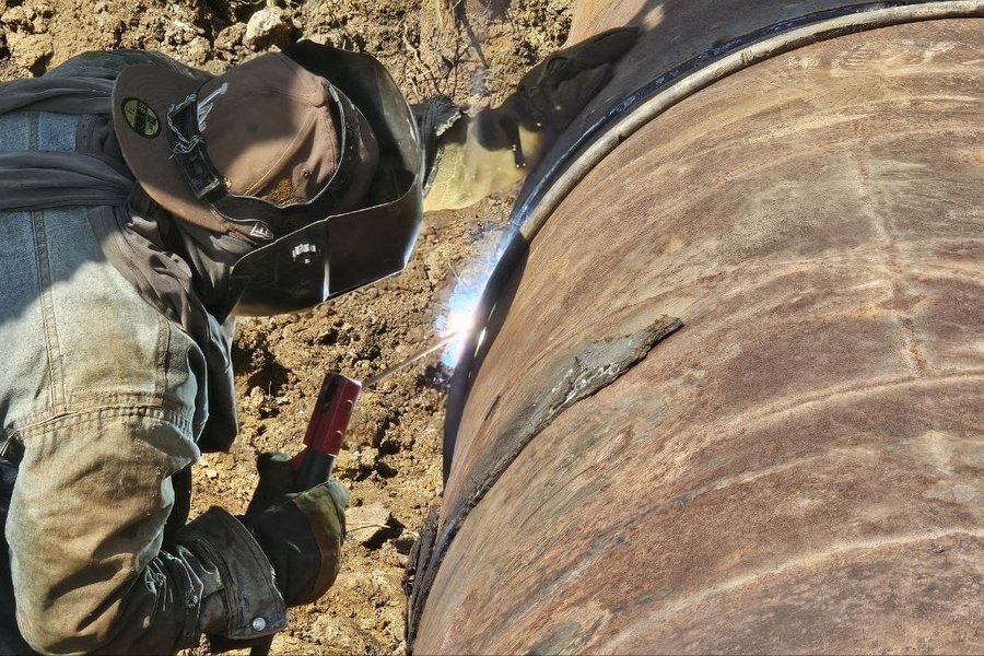 MinAguas realiza mantenimiento correctivo en tubería de agua potable en Zulia