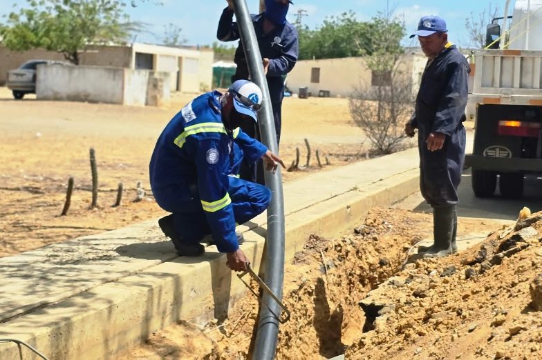 Ejecutan mejoras en el sistema de distribución de Cerro Norte en Falcón