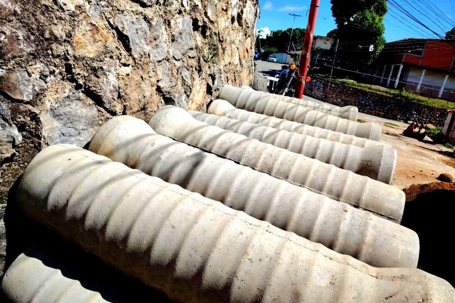 Avanzan trabajos de excavación para optimizar el sistema de aguas servidas en el estado Guárico