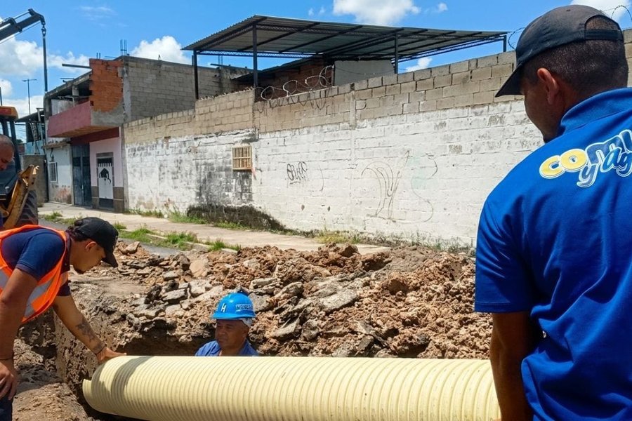 Aragua | Gobierno Bolivariano atiende 200 familias con sustitución de colectores en Maracay