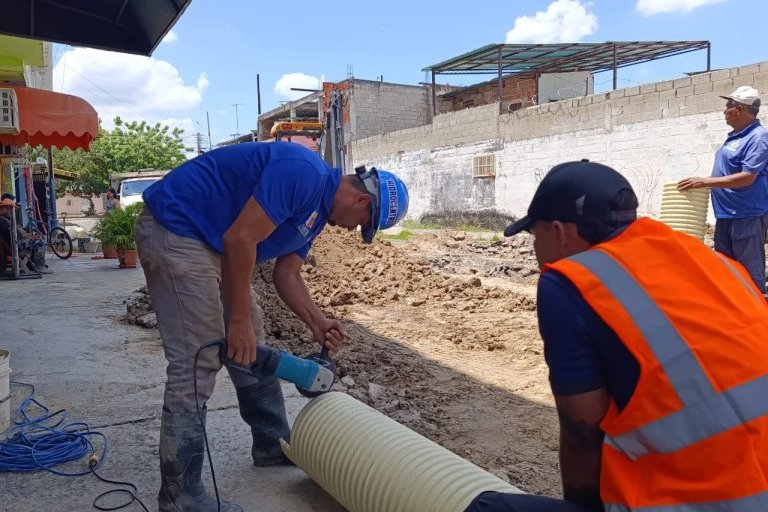 Aragua | Gobierno Bolivariano atiende 200 familias con sustitución de colectores en Maracay