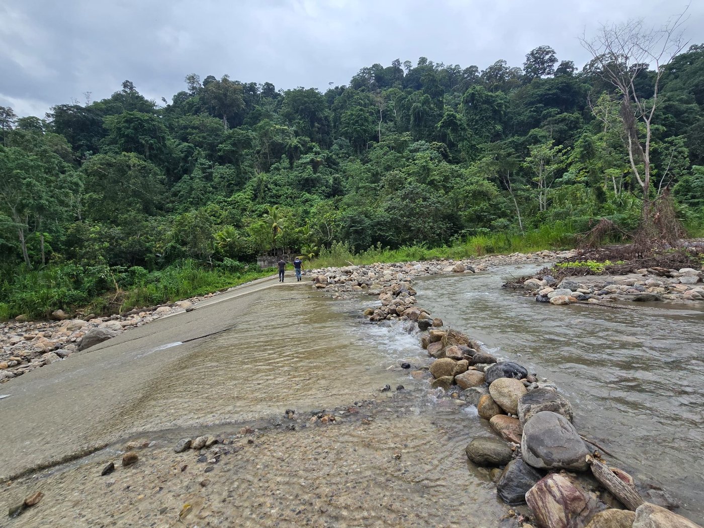Hidroven realiza mantenimiento en el dique Cañabrava del estado Mérida