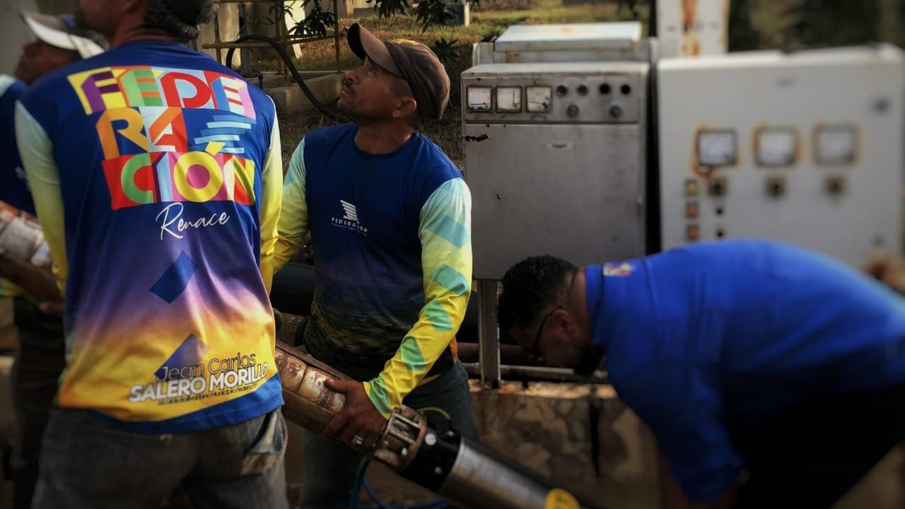 Instalan nuevo equipo sumergible en planta José Leonardo Chirino en Falcón