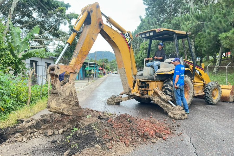 Sustituyen tres metros de tubería para optimizar el servicio de agua potable en el municipio Junín