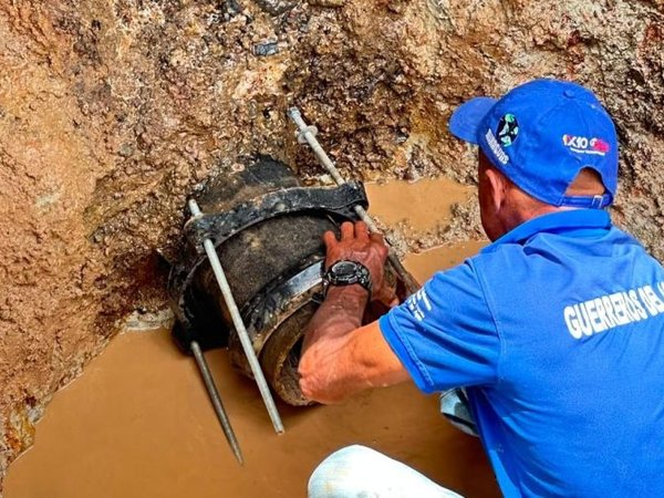 Sustituyen tres metros de tubería para optimizar el servicio de agua potable en el municipio Junín
