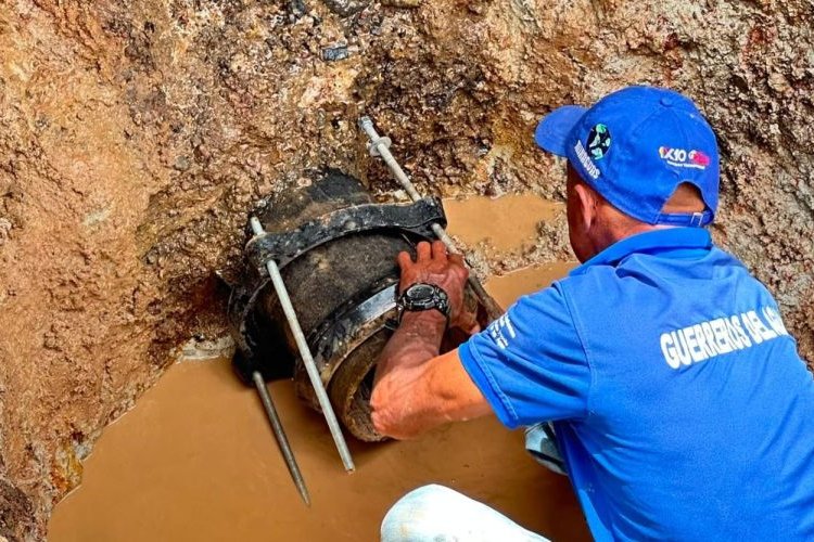 Sustituyen tres metros de tubería para optimizar el servicio de agua potable en el municipio Junín