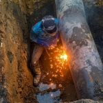 Hidroven repara tubería de agua potable en Aragua de Barcelona